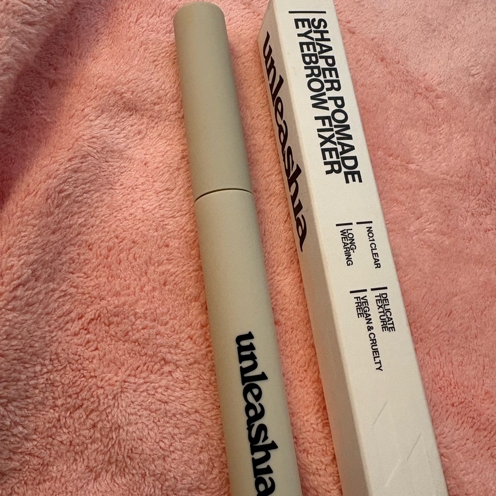 Beige Eyebrow Shaper Pomade